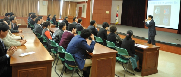 충청지방 우정청 직원건강강좌 열어 충청지방 우정청 직원건강강좌 열어