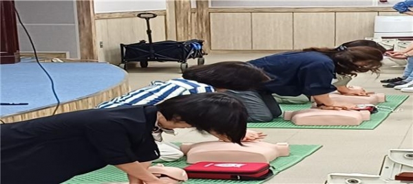 청란여중, 교직원 심폐소생술 실습 활동.
