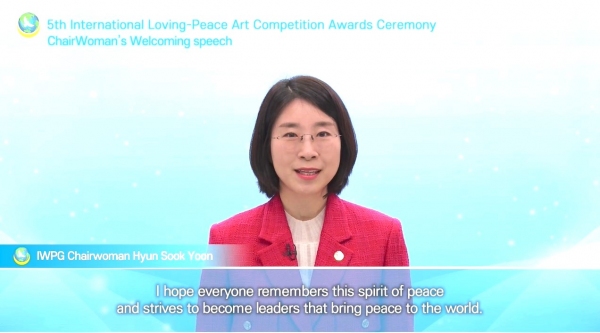 윤현숙 ㈔세계여성평화그룹(IWPG) 대표가 18일 진행된 제5회 평화사랑 그림그리기 국제대회 본선 시상식에서 인사말을 하고 있다.